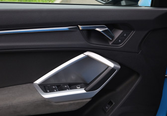 Подержанный автомобиль Audi Q3 2019 года (24 фото)