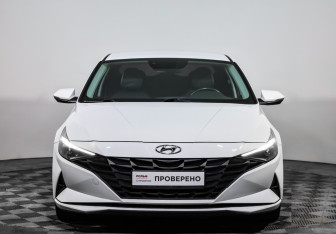 Подержанный автомобиль Hyundai Elantra Sedan 2021 года (2 фото)