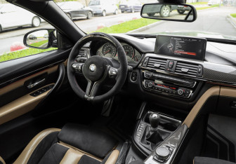 Подержанный автомобиль BMW M4 Convertible 2015 года (15 фото)
