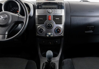 Подержанный автомобиль Daihatsu Terios 2006 года (12 фото)
