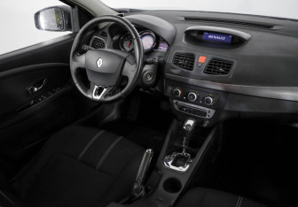 Подержанный автомобиль Renault Fluence 2014 года (9 фото)