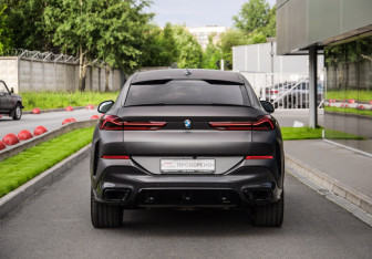Подержанный автомобиль BMW X6 2021 года (8 фото)