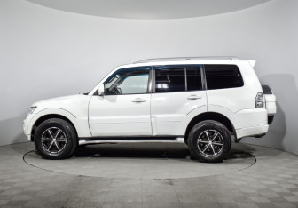 Подержанный автомобиль Mitsubishi Pajero 2007 года (8 фото)