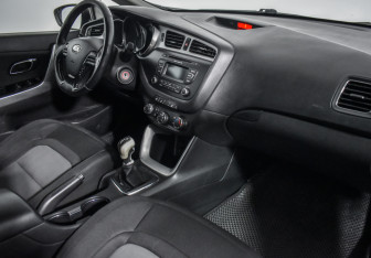 Подержанный автомобиль Kia Ceed Hatchback 2012 года (13 фото)