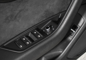 Подержанный автомобиль Audi A4 Sedan 2018 года (10 фото)