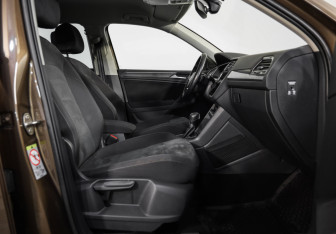 Подержанный автомобиль Volkswagen Tiguan 2017 года (22 фото)