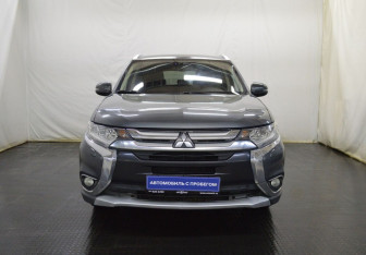 Подержанный автомобиль Mitsubishi Outlander 2015 года (2 фото)