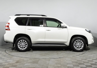 Подержанный автомобиль Toyota Land Cruiser Prado 2014 года (4 фото)
