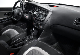 Подержанный автомобиль Kia Ceed Hatchback 2014 года (13 фото)