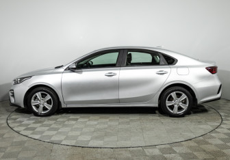 Подержанный автомобиль Kia Cerato Sedan 2019 года (8 фото)
