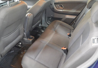 Подержанный автомобиль Skoda Fabia Hatchback 2011 года (11 фото)