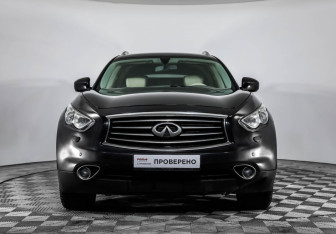 Подержанный автомобиль Infiniti FX 2012 года (2 фото)
