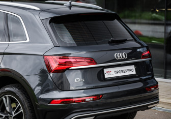 Подержанный автомобиль Audi Q5 2021 года (12 фото)