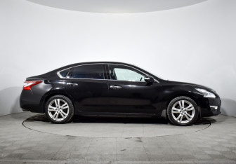 Подержанный автомобиль Nissan Teana 2014 года (4 фото)