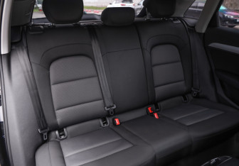 Подержанный автомобиль Audi Q3 2015 года (22 фото)