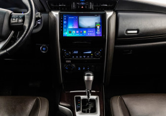 Подержанный автомобиль Toyota Fortuner 2018 года (18 фото)