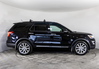 Подержанный автомобиль Ford Explorer 2017 года (4 фото)