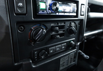 Подержанный автомобиль Land Rover Defender Suv 2007 года (16 фото)