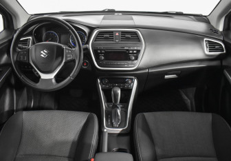 Подержанный автомобиль Suzuki SX4 Hatchback 2014 года (13 фото)