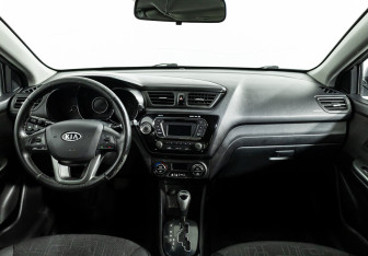 Подержанный автомобиль Kia Rio Sedan 2012 года (13 фото)