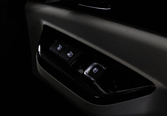 Подержанный автомобиль Kia Carnival 2021 года (32 фото)