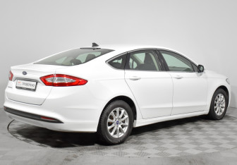 Подержанный автомобиль Ford Mondeo Sedan 2017 года (5 фото)