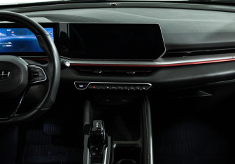 Подержанный автомобиль Geely Coolray 2023 года (14 фото)