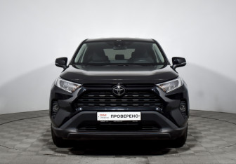 Подержанный автомобиль Toyota RAV4 2022 года (2 фото)