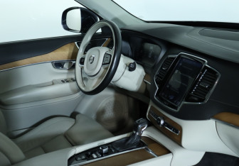 Подержанный автомобиль Volvo XC90 2018 года (11 фото)