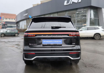 Подержанный автомобиль Geely Monjaro 2024 года (5 фото)