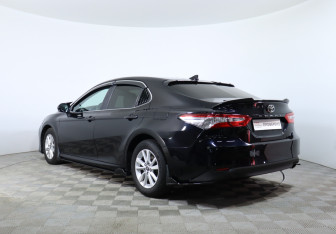 Подержанный автомобиль Toyota Camry Sedan 2019 года (8 фото)