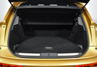 Подержанный автомобиль DS 7 Crossback 2019 года (22 фото)