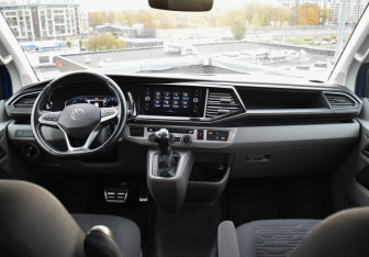 Подержанный автомобиль Volkswagen Caravelle 2021 года (8 фото)