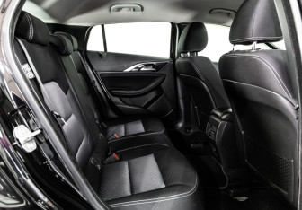 Подержанный автомобиль Infiniti Q30 2017 года (21 фото)