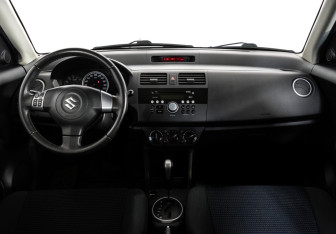 Подержанный автомобиль Suzuki Swift Hatchback 2010 года (10 фото)