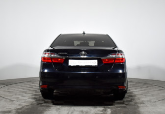 Подержанный автомобиль Toyota Camry Sedan 2017 года (6 фото)