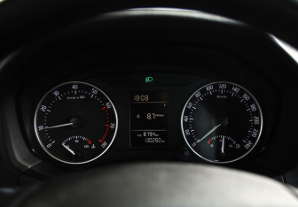 Подержанный автомобиль Skoda Octavia Liftback 2011 года (11 фото)