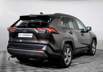 Подержанный автомобиль Toyota Land Cruiser Suv 2011 года (5 фото)