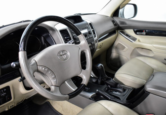 Подержанный автомобиль Toyota Land Cruiser Prado 2008 года (9 фото)