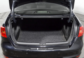 Подержанный автомобиль Volkswagen Jetta Sedan 2013 года (13 фото)