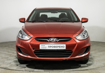 Подержанный автомобиль Hyundai Solaris Sedan 2013 года (2 фото)
