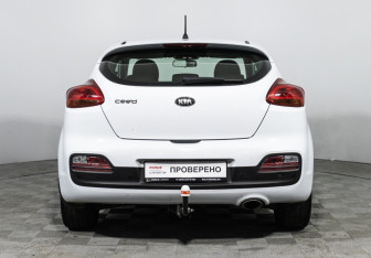 Подержанный автомобиль Kia Ceed Hatchback 2013 года (6 фото)