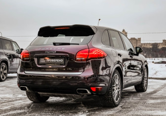 Подержанный автомобиль Porsche Cayenne 2014 года (7 фото)