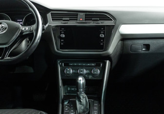 Подержанный автомобиль Volkswagen Tiguan 2019 года (14 фото)