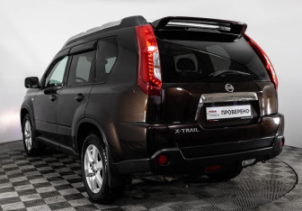 Подержанный автомобиль Nissan X-Trail 2013 года (7 фото)