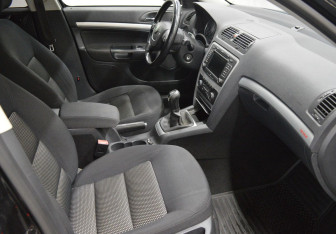Подержанный автомобиль Skoda Octavia Wagon 2011 года (12 фото)