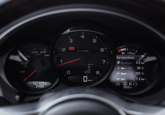 Подержанный автомобиль Porsche Cayman 2018 года (46 фото)