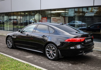 Подержанный автомобиль Jaguar XF Sedan 2017 года (6 фото)
