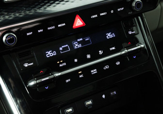 Подержанный автомобиль Kia Carnival 2021 года (22 фото)