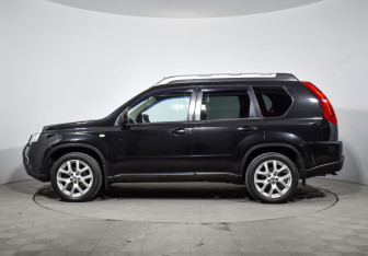 Подержанный автомобиль Nissan X-Trail 2012 года (8 фото)
